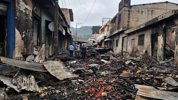 “Todo se volvió cenizas”: el desgarrador despertar de comerciantes salvadoreños tras voraz incendio en Sonsonate