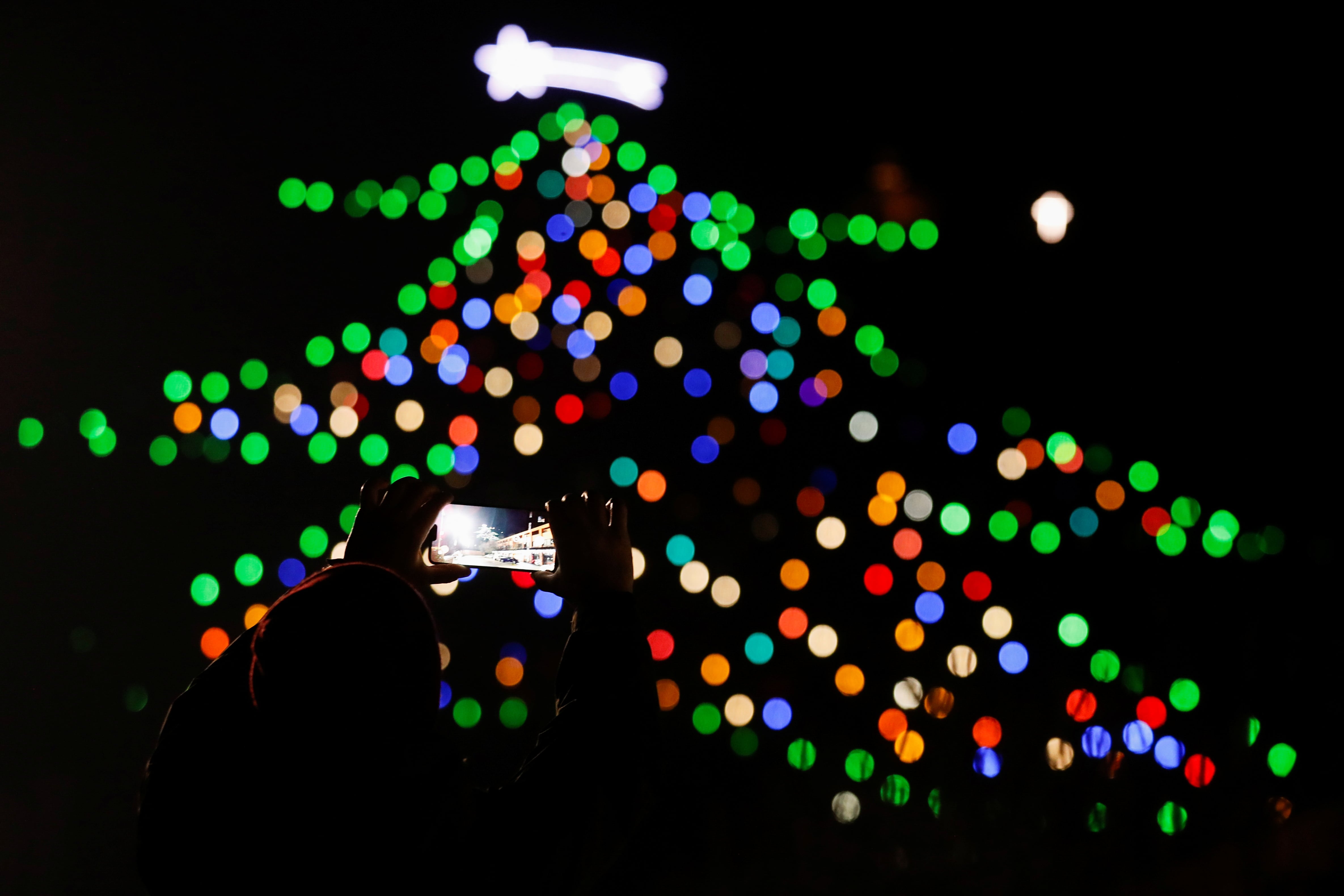 Así es Gubbio, el pueblo montañoso que todos los años asombra con el árbol de Navidad más grande del mundo