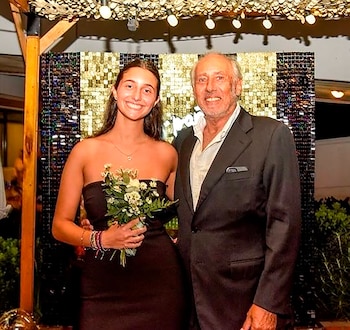 Gustavo Yankelevich y su nieta