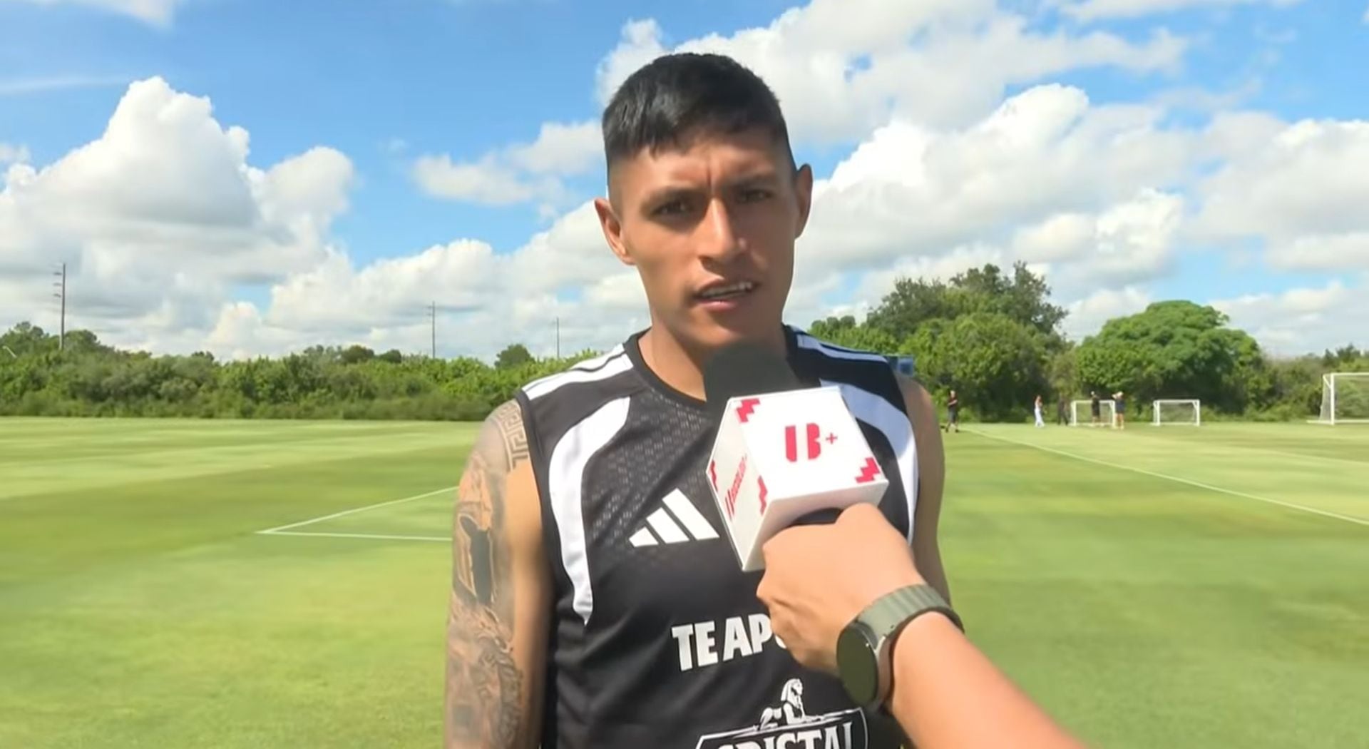 Marcos Huamán destacó el buen ambiente durante los entrenamientos de la selección peruana y aseguró que el equipo trabaja con miras al amistoso del sábado. El defensor valoró la preparación antes de la fecha FIFA. (Bicolor+)