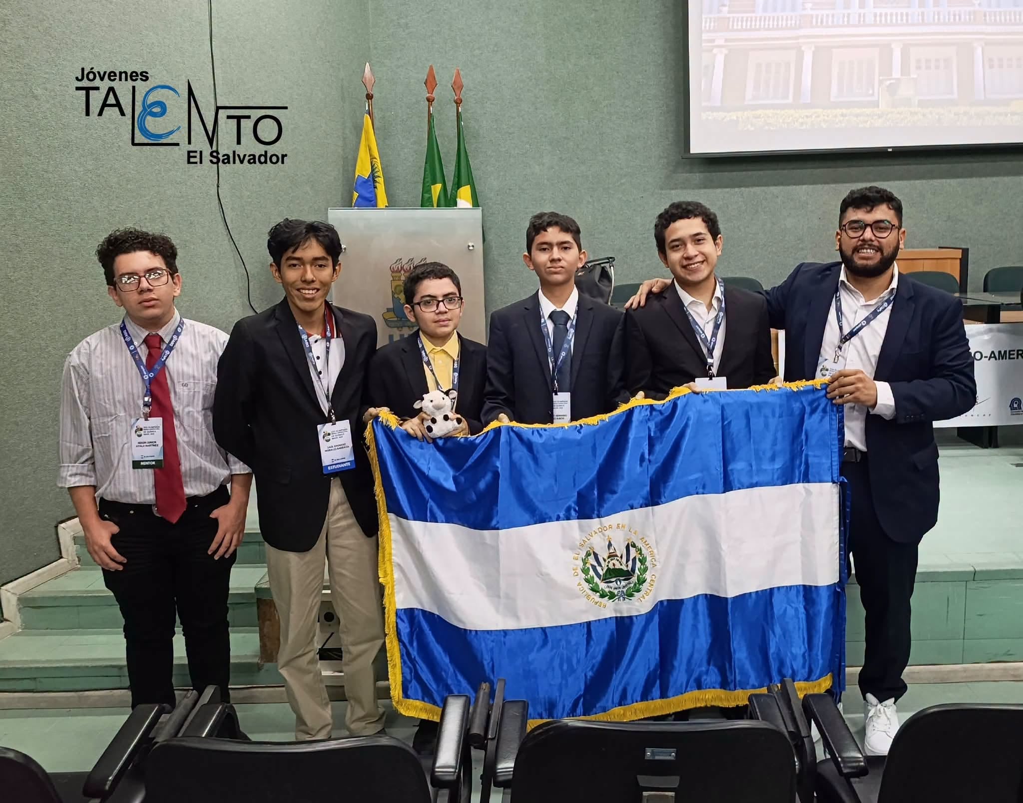 Estudiantes salvadoreños regresan después de brillar con cuatro medallas de la Olimpiada Iberoamericana de Química