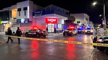 Paramédicos que acudieron al sitio confirmaron que el hombre ya no contaba con signos vitales debido a las heridas provocadas por arma de fuego. (Imagen ilustrativa potenciada con IA. Crédito: redes sociales, Infobae México)