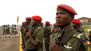 Muere un policía y cinco profesores son secuestrados en un ataque en un campus en el oeste de Camerún