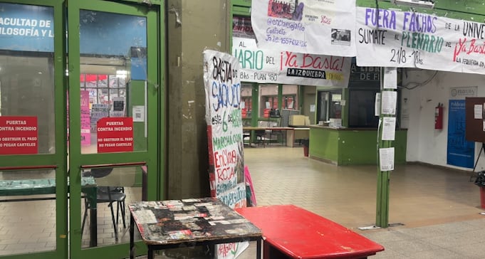 Los estudiantes de numerosas casas de estudio verán resentida su cursada frente a la disputa del Gobierno con las universidades (Franco Motocam, Infobae)