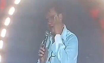 Silvestre Dangond tocó su rostro