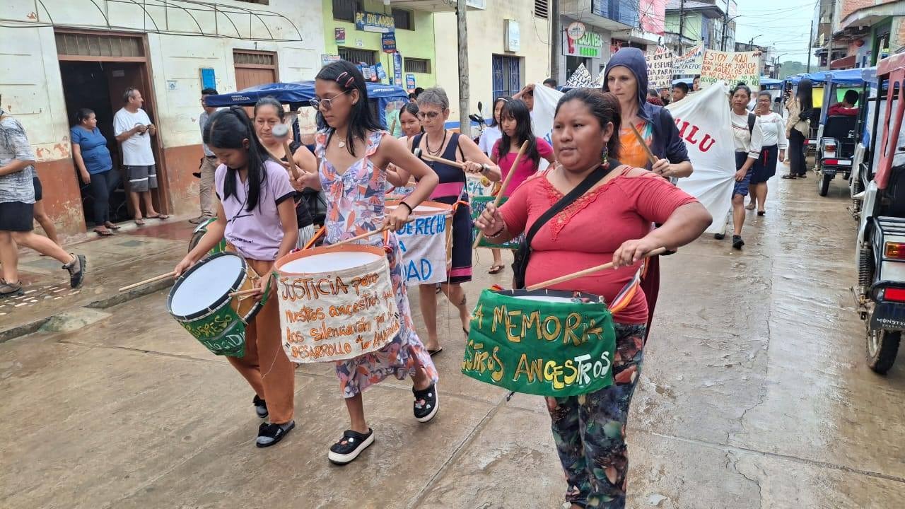 Jóvenes exigen la creación de una Comisión de la Verdad por los crímenes en la época del caucho. Foto: Radio La voz de la Selva