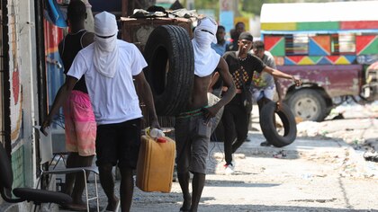 Violencia en Haití: las bandas criminales rechazan la llegada de la fuerza multinacional y obligan a la población a salir a protestar