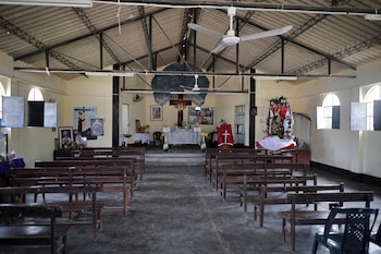 Interior de la capilla de Santa Rosa Cruz Pampa, donde Robert Prevost, ahora el papa León XIV, estuvo como joven misionero en Yapatera, Perú. 11 mayo 2025. REUTERS/Sebastián Castañeda