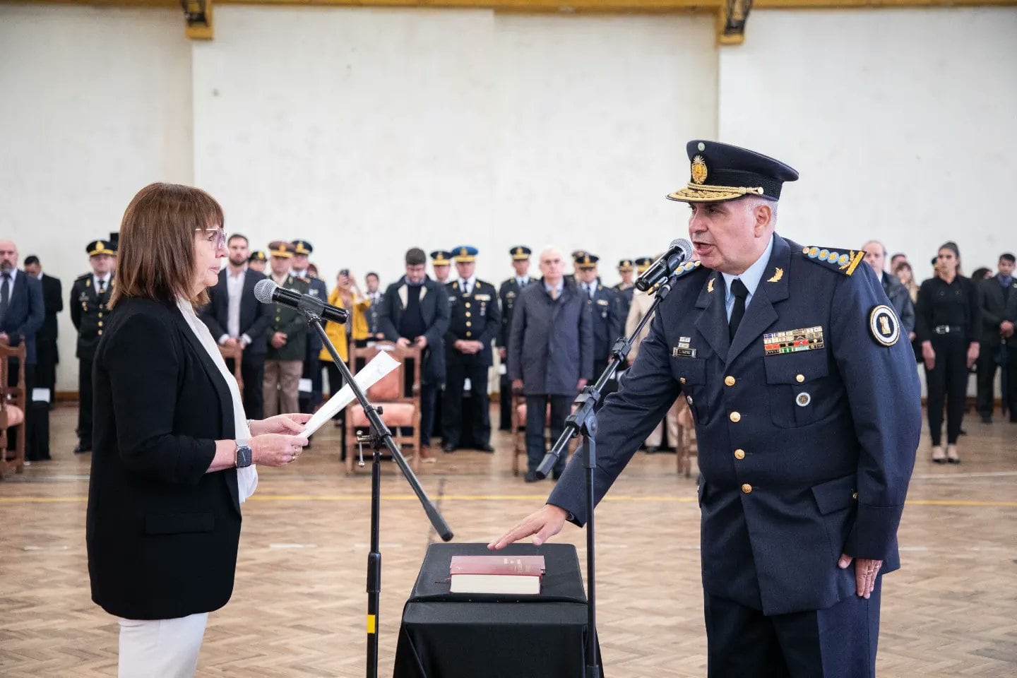 Fernando Martínez, el día de su asunción como director del Servicio Penitenciario Federal ante Patricia Bullrich, en marzo de 2024