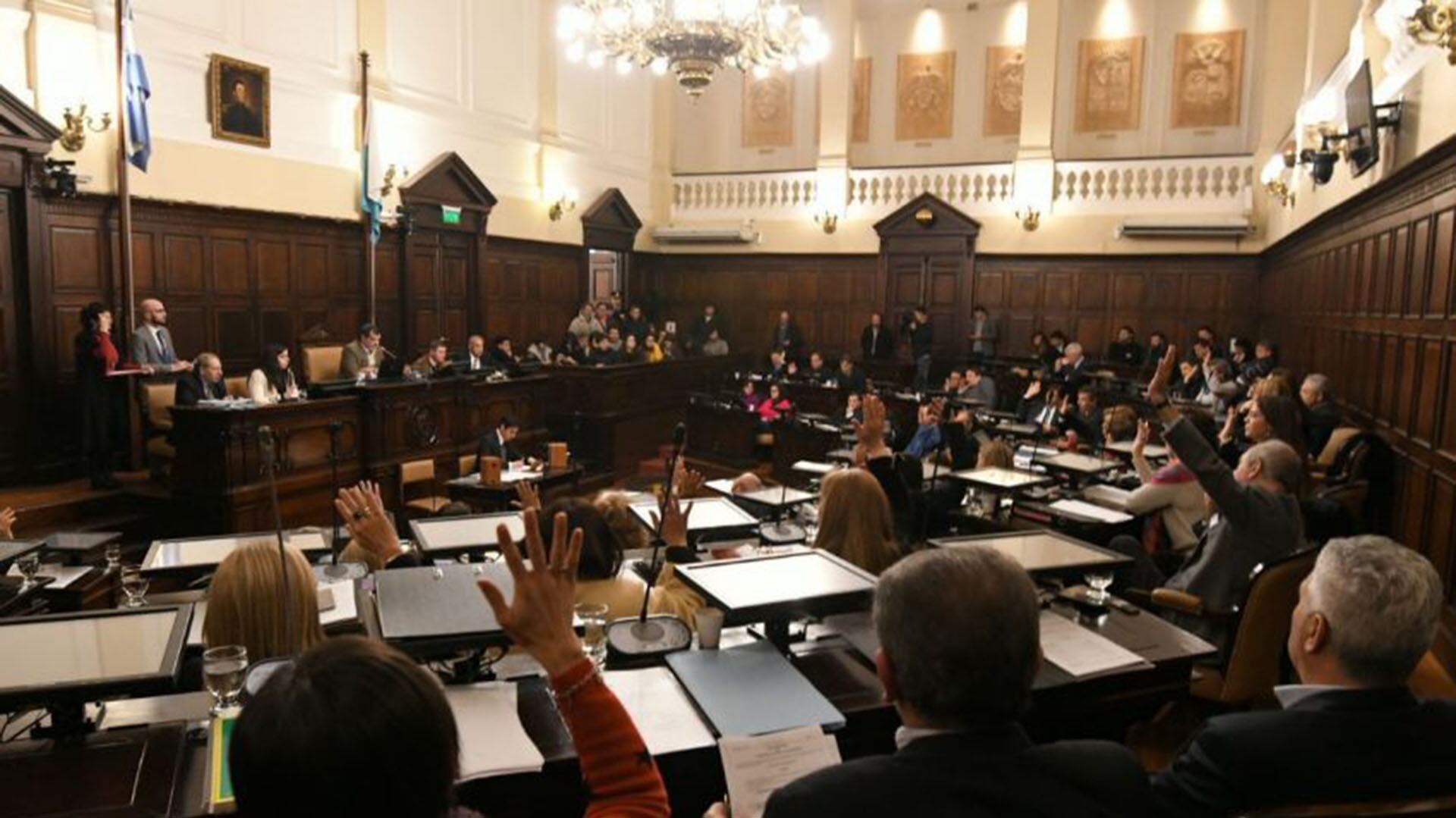 En el recinto, la votación fue empatada y Casado desempató