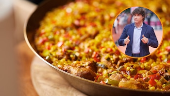 Jordi Cruz, chef Michelin: “El secreto de un buen arroz o fideuá es preparar este caldo potente con verduras, caldo, pollo y carne de cerdo”