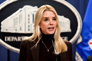 Pam Bondi habría utilizado las