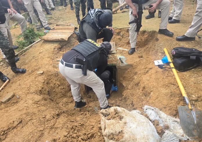 El Ministerio Público y la ATIC hallan un centro de almacenamiento criminal en una zona montañosa de difícil acceso en Vida Nueva, Omoa. (Foto: Ministerio Público de Honduras)