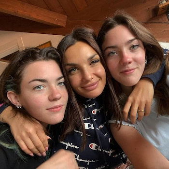 Las hermanas de Elettra actualmente