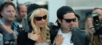 En Pam & Tommy, Sebastian