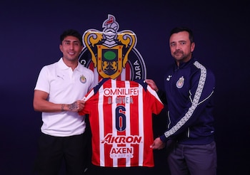 Govea renovó con Chivas. (X/@Chivas)