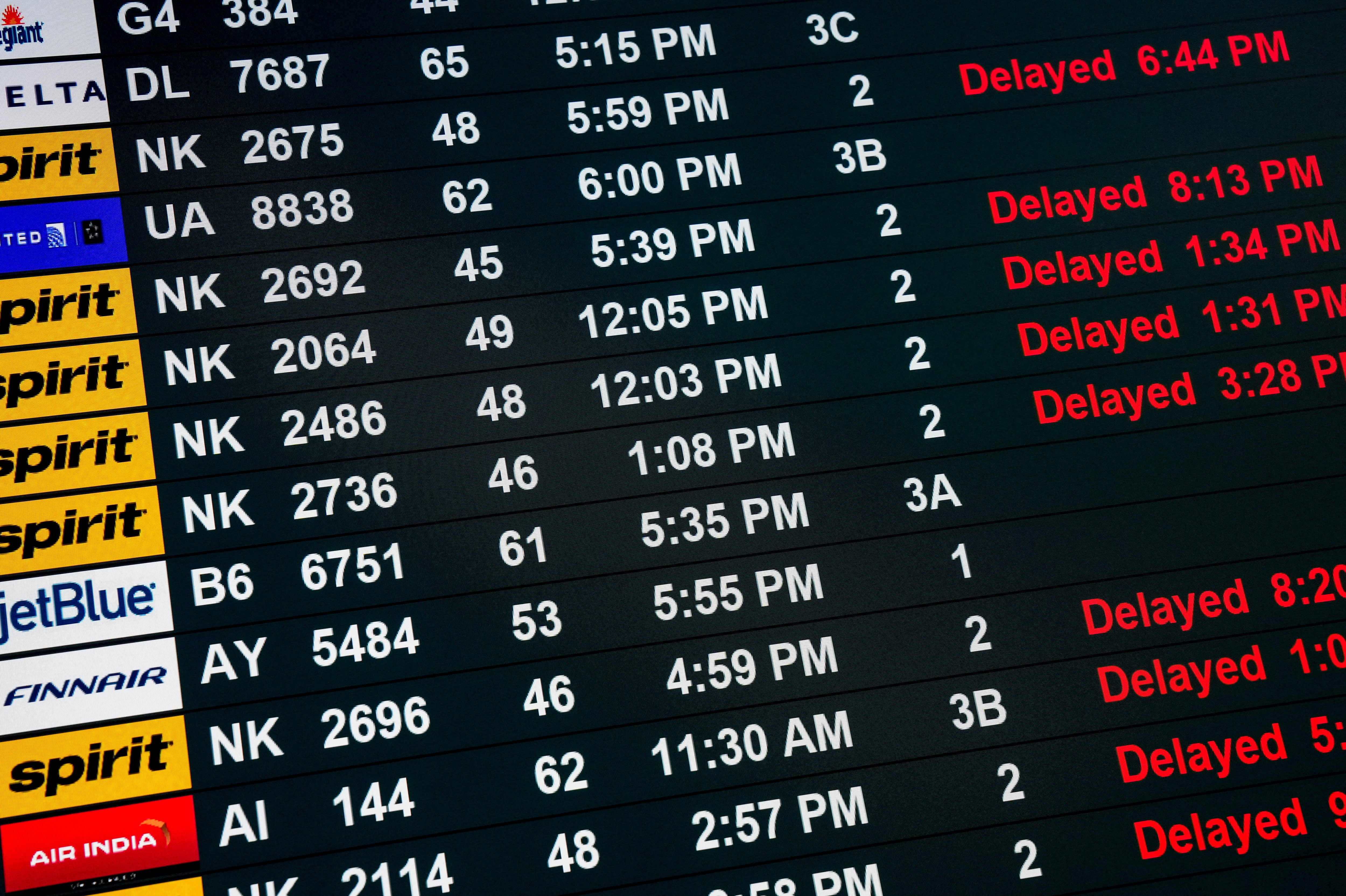 La legislación estadounidense establece que el reintegro por un vuelo cancelado debe ser en dinero en efectivo y no en vales o créditos (REUTERS/David