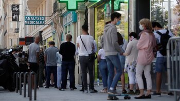 Las filas para vacunarse son