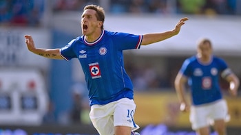 Un potente remate dejó sin reacción a Memo Ochoa y selló una victoria histórica. (Especial)