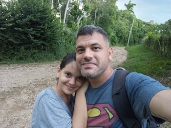 Los agentes mostraron al comunicador un expediente de instrucción penal por presuntos delitos contra la Seguridad del Estado. (Cortesía: Redes sociales)