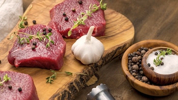 Solomillo de cerdo al ajillo, una receta riquísima para una cena fácil y rápida