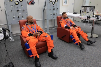 09/09/2026 Los astronautas de la NASA Victor Glover, piloto de Artemis II, y Reid Wiseman, comandante de Artemis II
SOCIEDAD
NASA