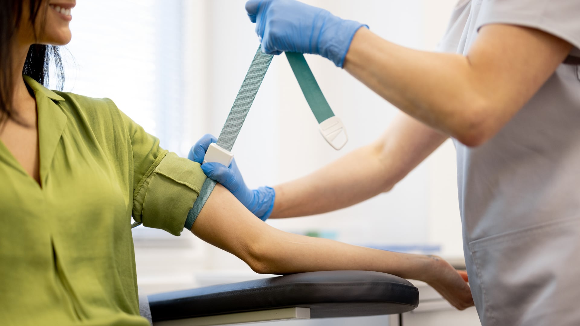 Los análisis de sangre rutinarios podrían revelar pistas sobre el cáncer colorrectal en personas de menos de 45 años. (Canva/Helen Ross)