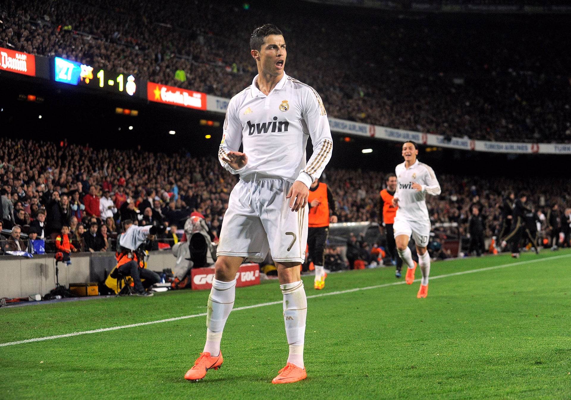 Cristiano Ronaldo pide calma. (Photo by Denis Doyle/Getty Images)