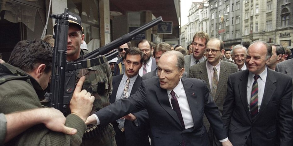 El peligroso y heroico viaje en plena guerra del Presidente de Francia a Sarajevo