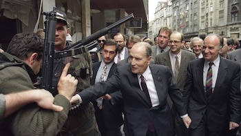 El peligroso y heroico viaje en plena guerra del Presidente de Francia a Sarajevo