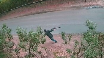 Ladrones armados con un fusil