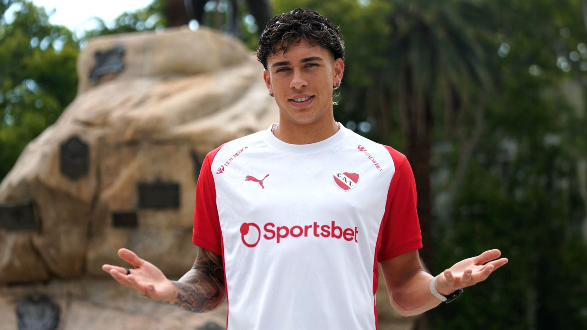 El delantero chileno Maximiliano Gutiérrez fue presentado como flamante refuerzo del Rojo (Foto: @Independiente)