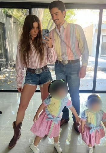 Alex Fernández junto a su