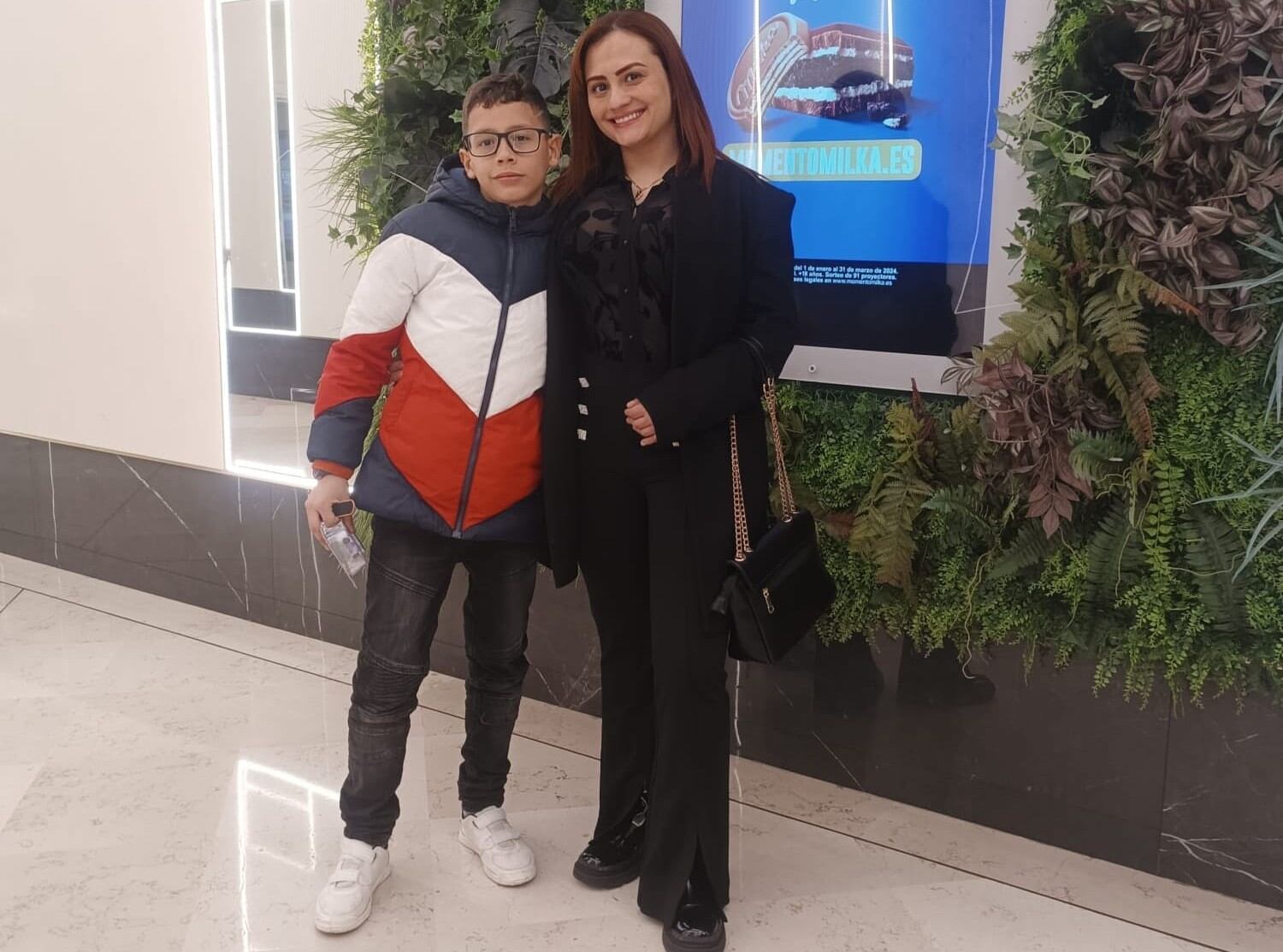 Gerardine con su hijo Alexander, “retenido” en El Puerto de Santa María, Cádiz. (Imagen cedida)