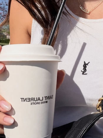 El carrusel de fotos de Ailén Cova y su hija Alaia en París