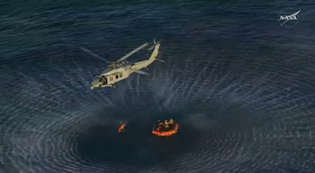 El momento en el que el helicóptero rescato a cada astronauta