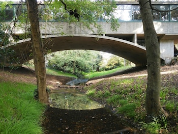 La Casa sobre el Arroyo