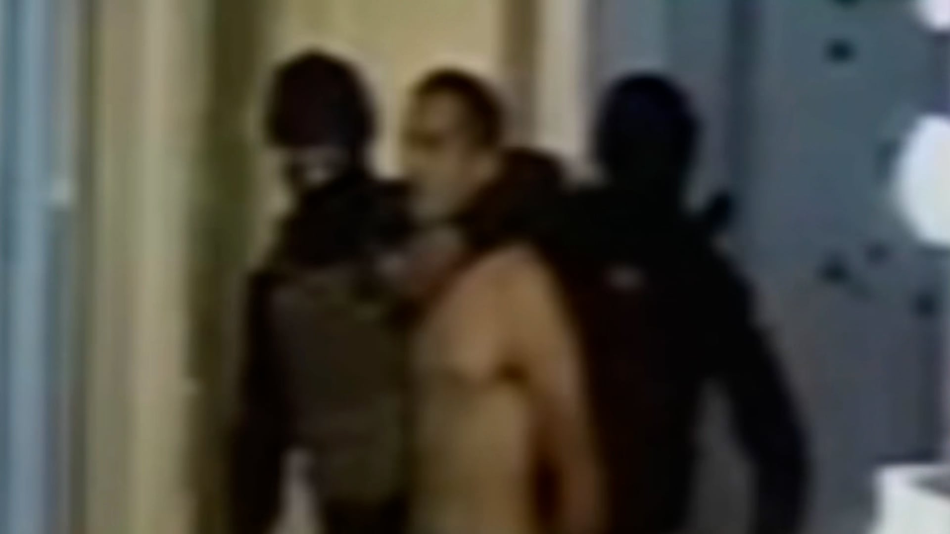 Captura de una cámara de vigilancia del edificio de Ronald Ojeda.