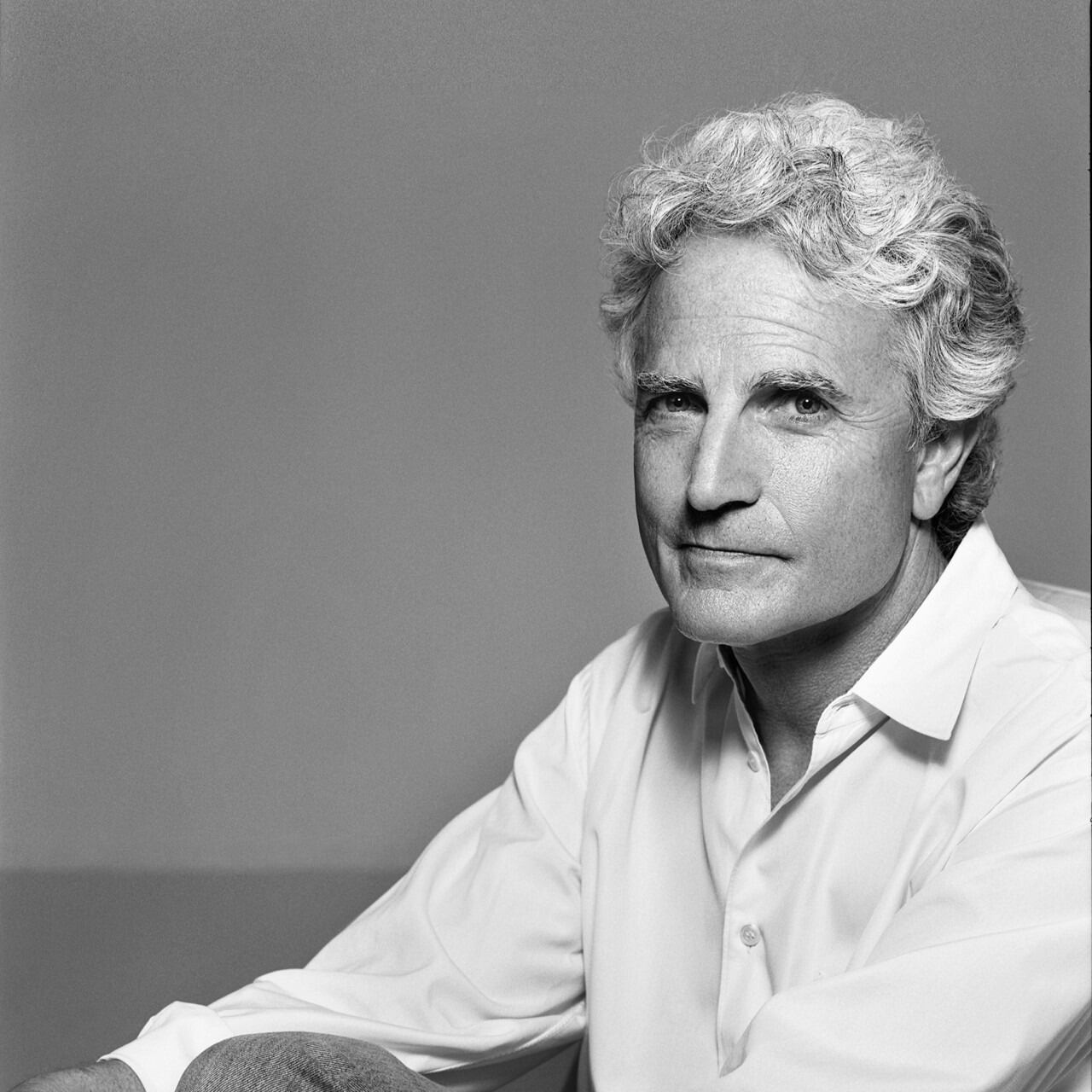 Fue uno de los letristas más exitosos de su generación, con múltiples números uno en los rankings (Spotify for Artists)