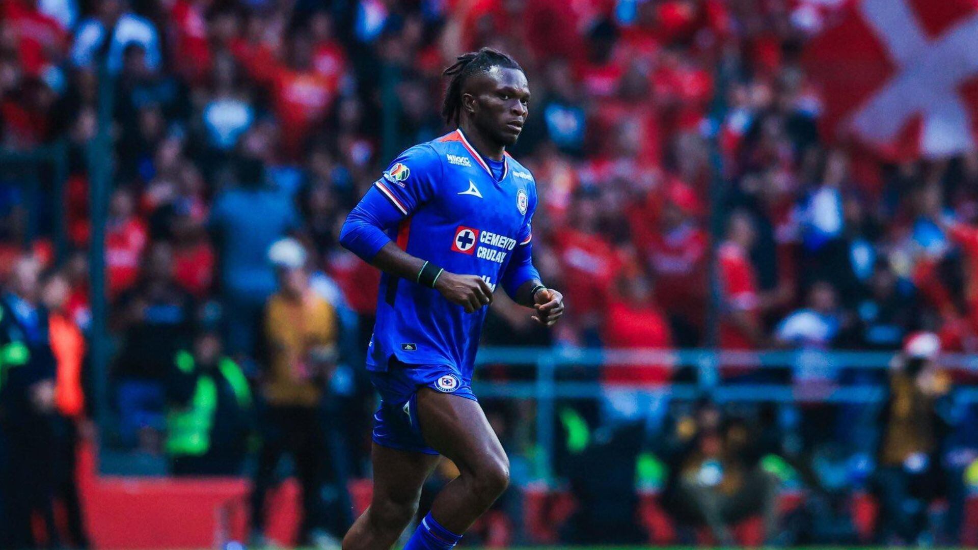 Christian Ebere debutó con Cruz Azul en el partido contra Toluca (X@CruzAzul)