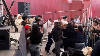 Normalistas de El Mexe irrumpen en evento de Claudia Sheinbaum en Hidalgo: reclaman justicia por estudiante asesinado