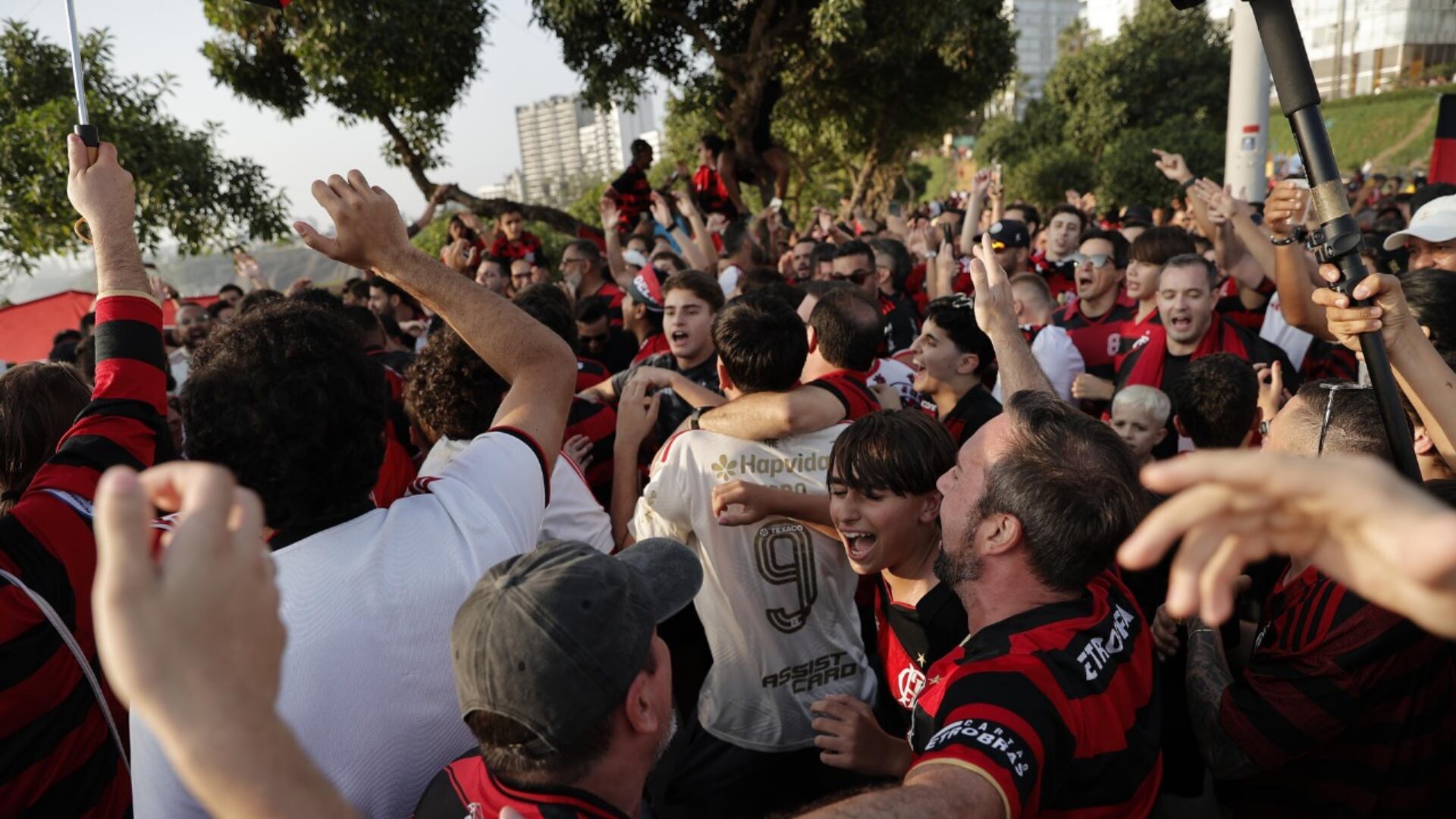El banderazo rojinegro toma la costa verde: miles alentaron al Flamengo en Miraflores