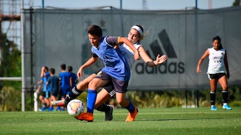 Costa juega de centrodelantera y