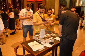 Los asistentes compraron los primeros