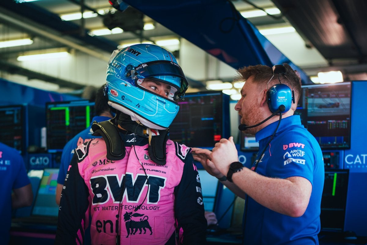 Pierre Gasly y Josh Peckett (@Alpine F1 Team)