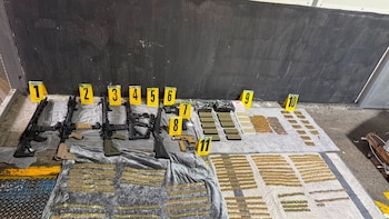 Autoridades guatemaltecas frenan el ingreso ilegal de 4,423 municiones y ocho armas en Izabal