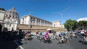 León XIV recibe la 'maglia