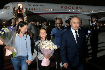 Putin escolta a Artyom Dultsev,
