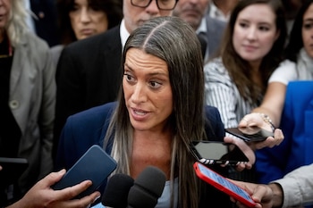 30/09/2026 La diputada de Junts, Miriam Nogueras, en el Congreso de los Diputados, a 30 de septiembre de 2026, en Madrid (España). La oposición del PP y varios socios parlamentarios del Gobierno piden cuentas hoy en el Congreso a la ministra de Vivienda por su gestión al frente de su cartera, después de que el Consejo de Ministros haya aprobado este martes, 29 de septiembre, dos nuevos decretos en esta materia tras las protestas por la vivienda desencadenadas por el desahucio de Maricarmen, una mujer de 87 años que llevaba siete décadas viviendo en el barrio madrileño de Retiro.
POLITICA
A. Pérez Meca - Europa Press
