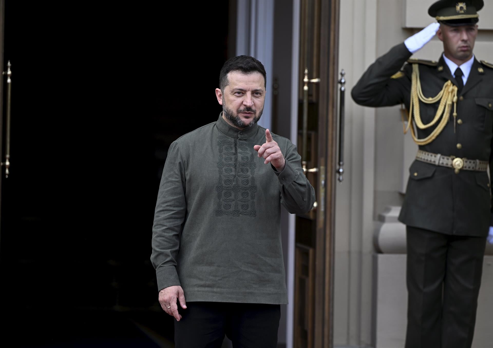 Zelenski celebra ataques a instalaciones rusas